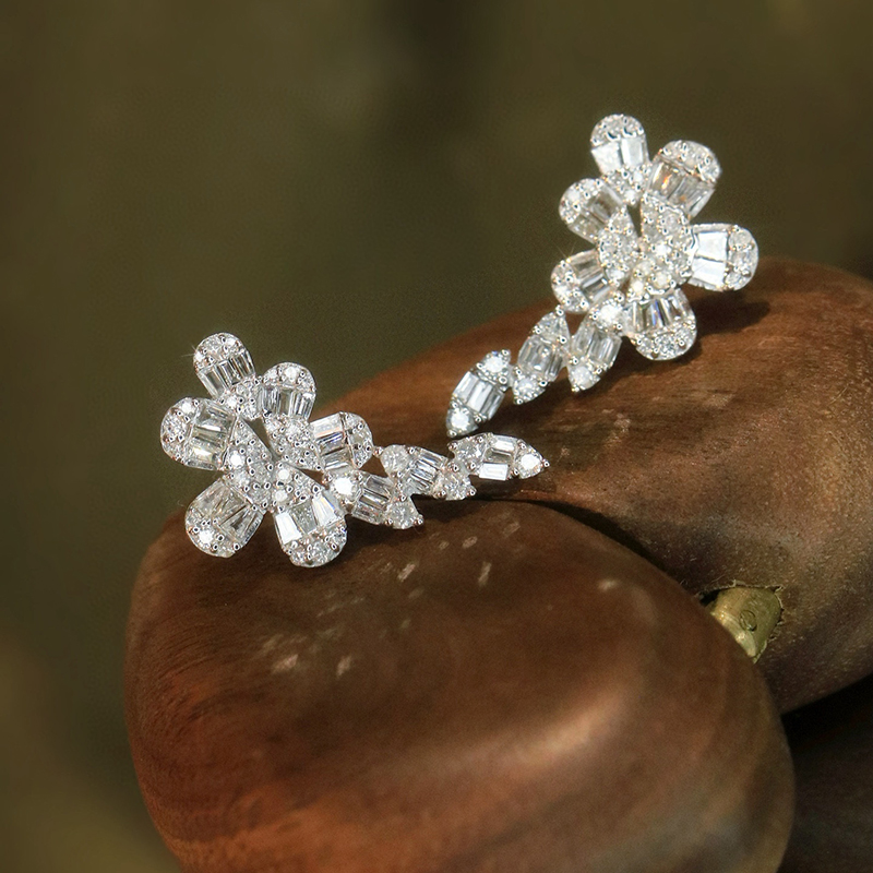 Aazuo Fine Jewelry 18K Pure Wh - đánh giá và giá Diamond Stud Earrings